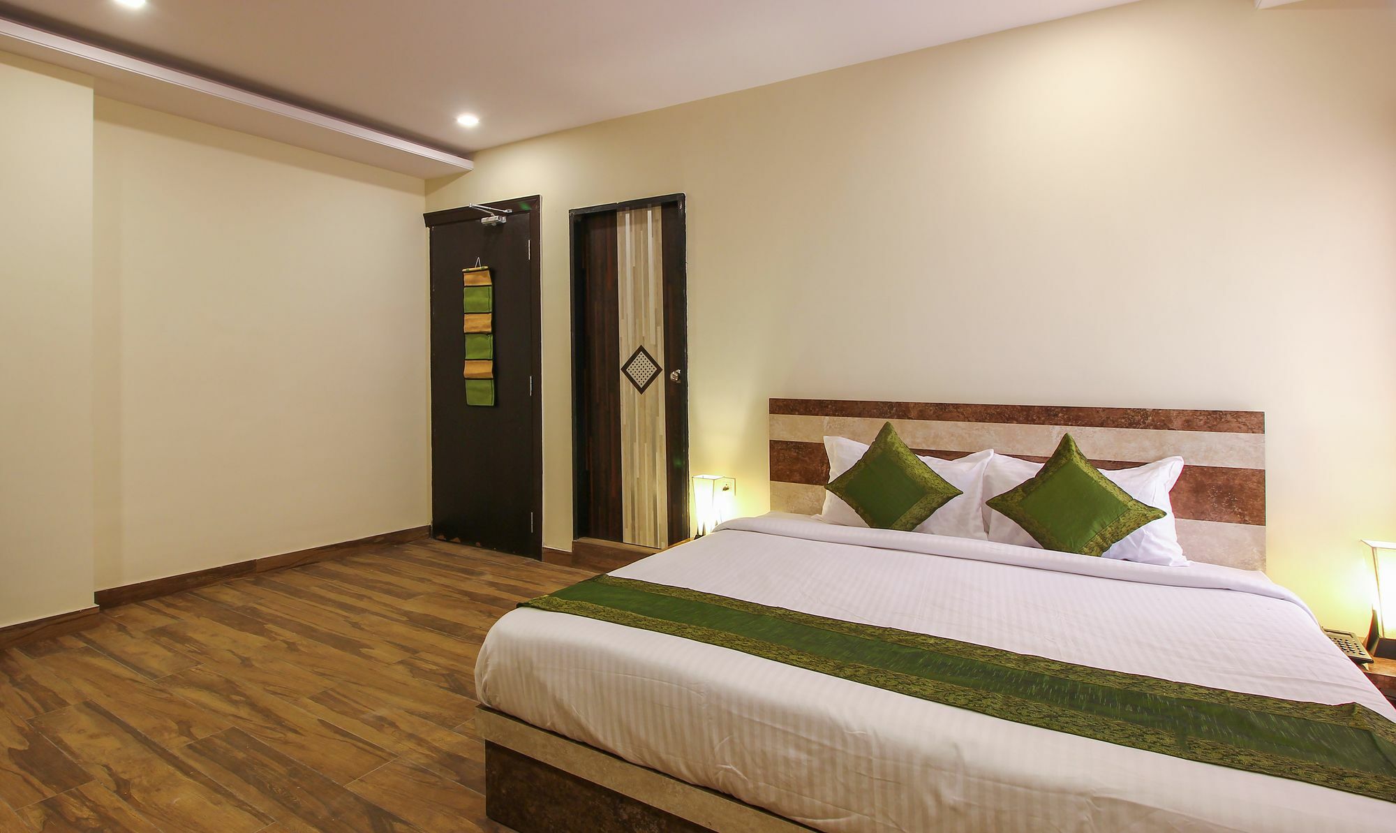 Treebo Address Inn, Banjara Hills Гайдарабад Екстер'єр фото